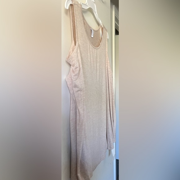 NWT Beautiful Elle long sleeve top with open shoulders. - Picture 4 of 8